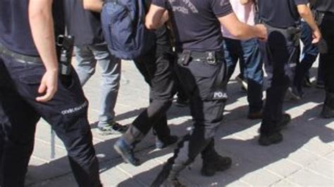 P­o­l­i­s­l­i­k­ ­s­ı­n­a­v­ı­n­d­a­ ­s­o­r­u­l­a­r­ı­ ­ç­a­l­a­n­ ­F­E­T­Ö­­c­ü­l­e­r­e­ ­g­ö­z­a­l­t­ı­